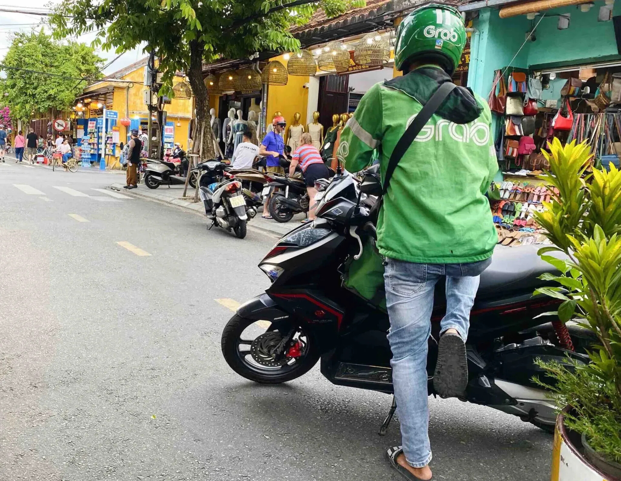Transportation in Hoi An 15 Grab bike delivery in Hoi An