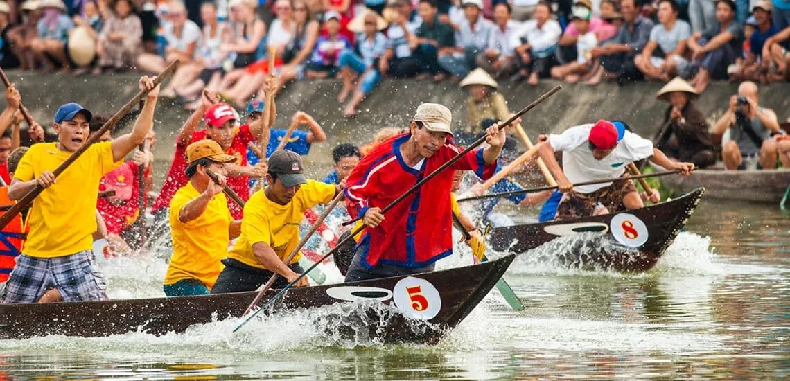 A winning boat during race